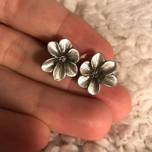 ✨Express Flower Earrings✨